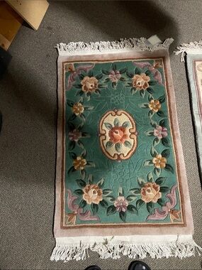 green flower rug brand new with tags